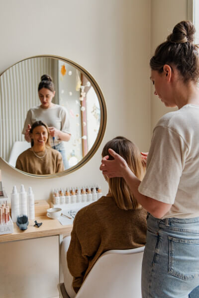Trouwen in 2022 👰 Dit zijn dé nieuwste bridal hair & make-up trends