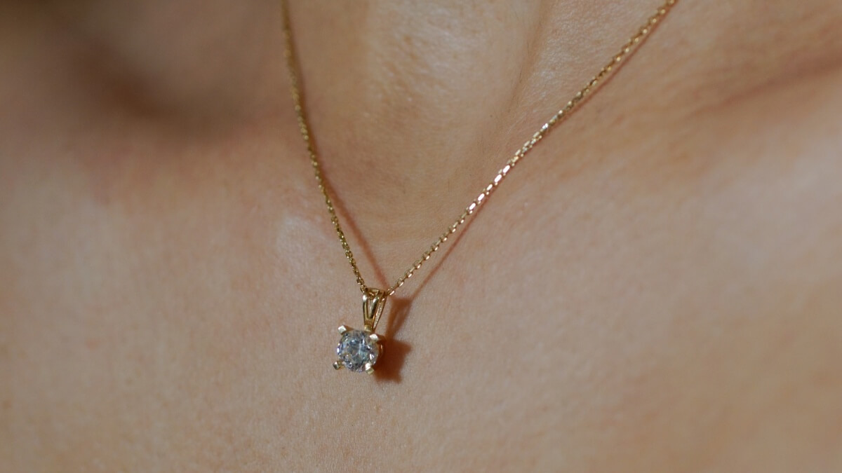 Tips to Buy a Diamond Solitaire Necklace