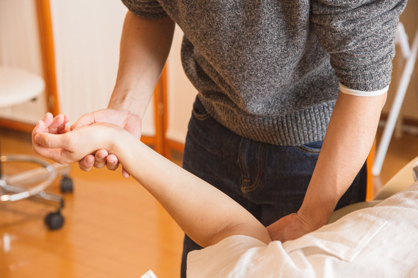 Is Massage Good for Multiple Sclerosis? Benefits and Research