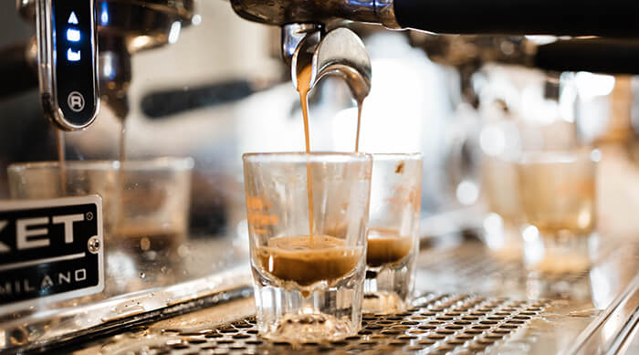 Espresso vs Coffee: Caffeine, Flavor & Preparation