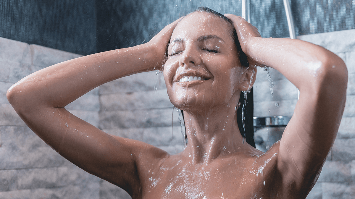 Richtig duschen: Das solltest du bei der Haar- und Körperpflege beachten