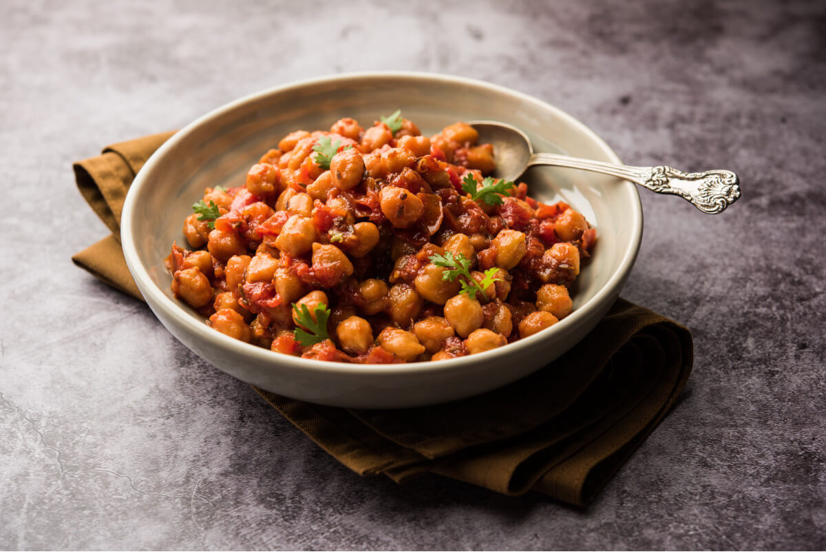 Roasted Garlicky Chickpeas with Tomatoes