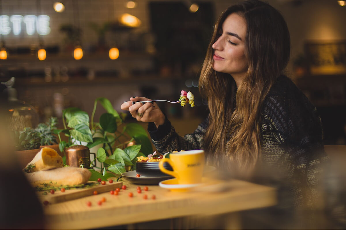 3 Tips to Improve Digestion When Eating Alone