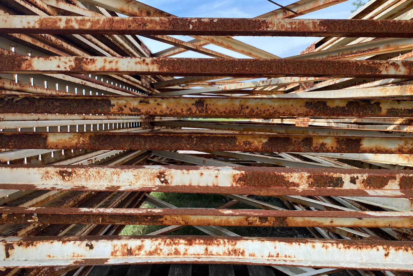 6 Signs The Used Pallet Rack You Just Bought is Garbage