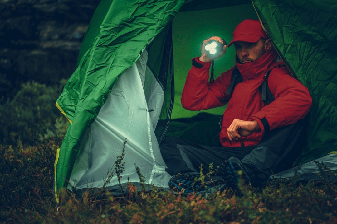 THE BEST EDC FLASHLIGHTS FOR CAMPING: CAMPING FLASHLIGHTS FOR THE GALLANTRY MAN