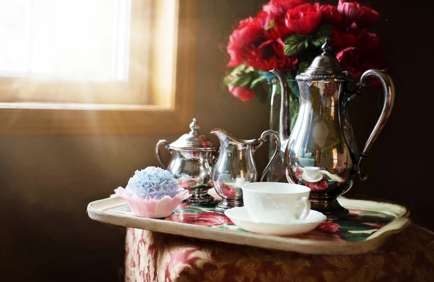 How to Remove Tarnish From Silver Tea Service Sets