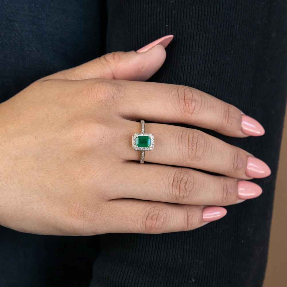 Best Emerald Engagement Rings. Natural emerald ring with diamonds. 