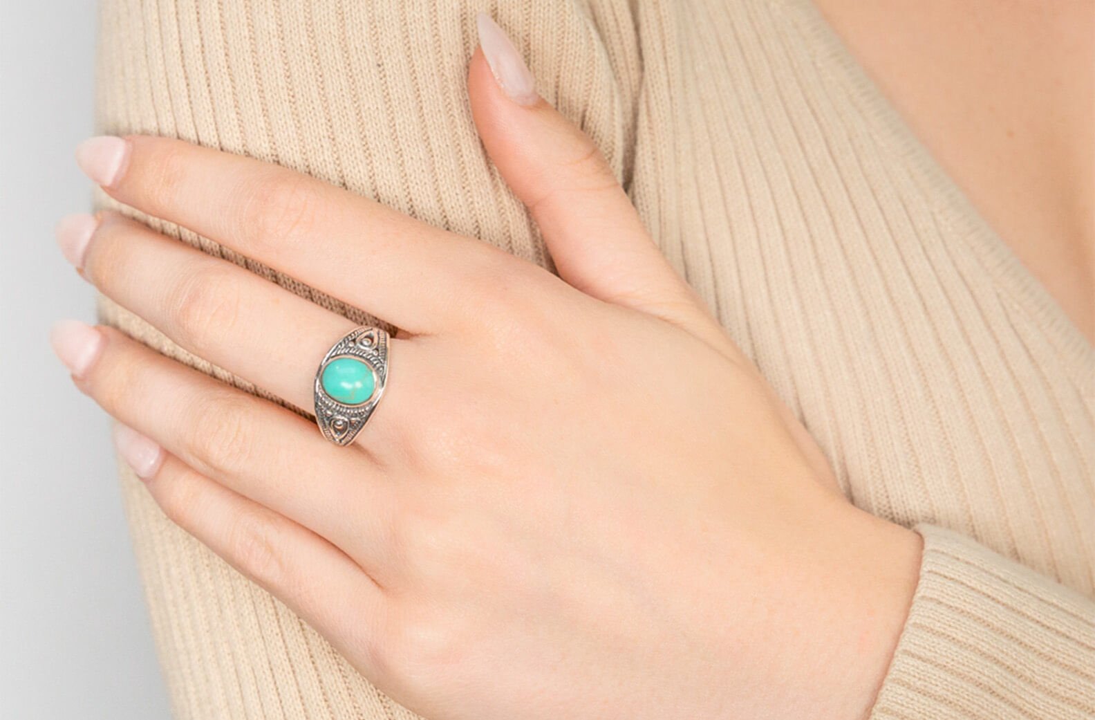 An Overview Of 70s Jewellery Trends & How To Wear Them Now | Turquoise Jewellery