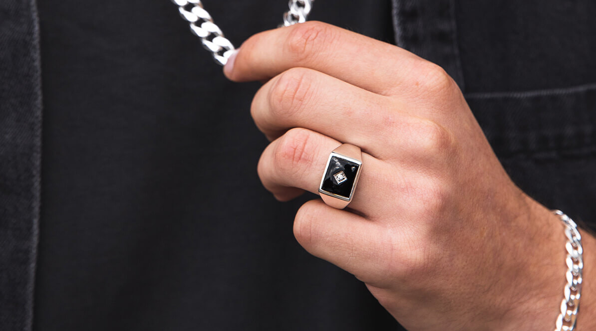 8 Of The Best First Father's Day Gifts For New Dads | Men's Rings