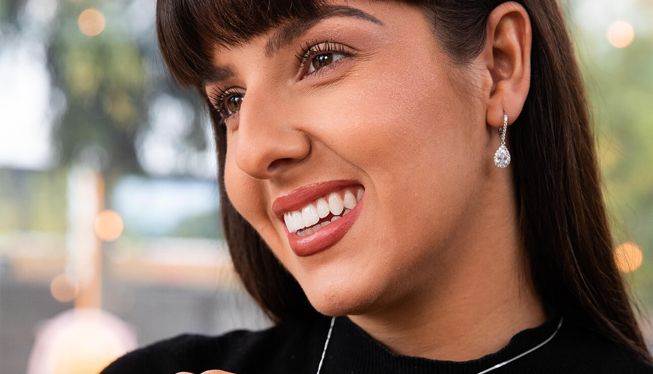 different types of earrings - woman wearing drop earrings