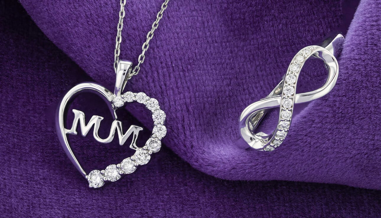 A guide to infinity necklace meanings