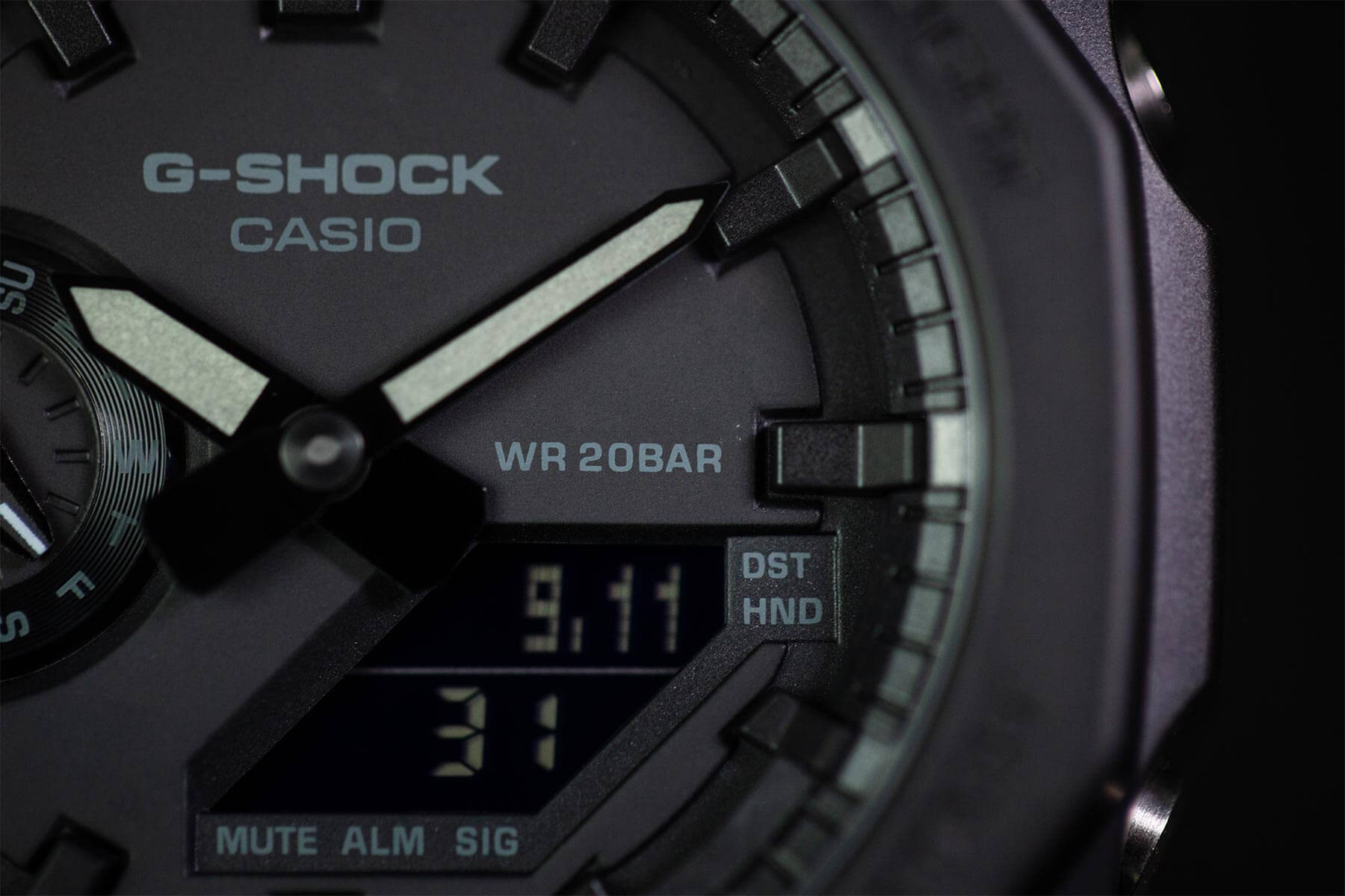 G-Shock Carbon Core Guard GA-2100-1A1DR Functionality