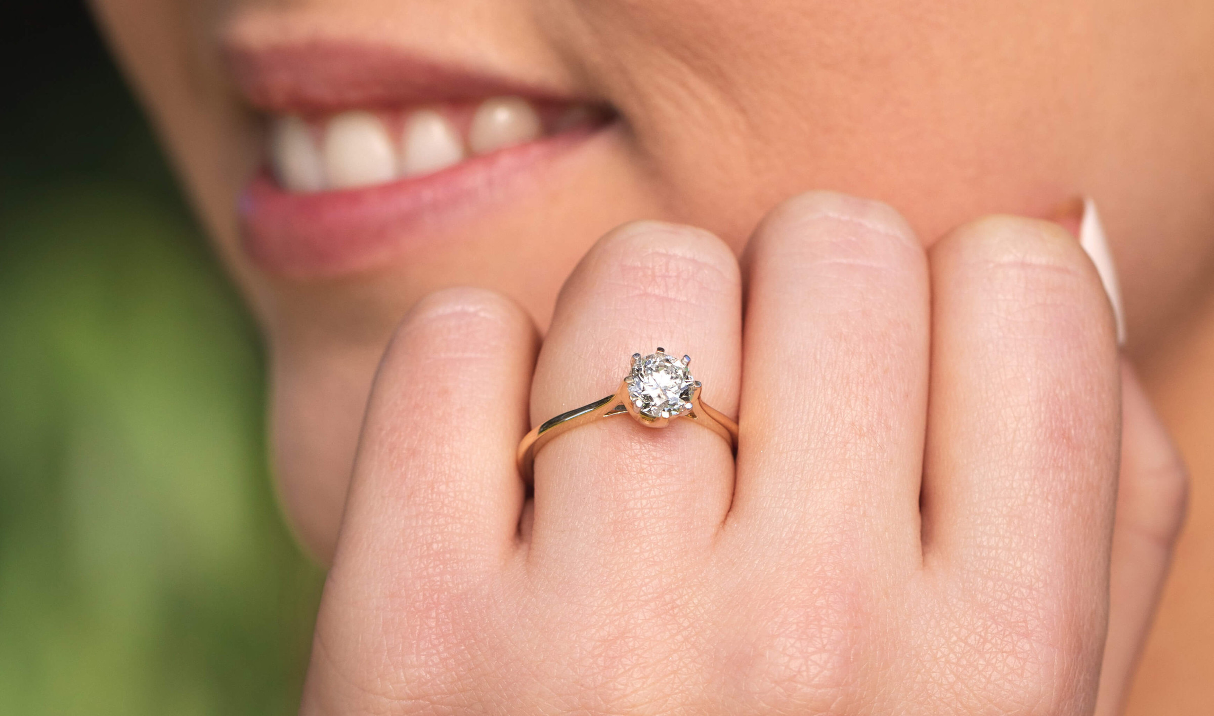 How To Make Your Diamond Look Bigger - Consider Choosing A Diamond With A Lower Colour & Clarity 