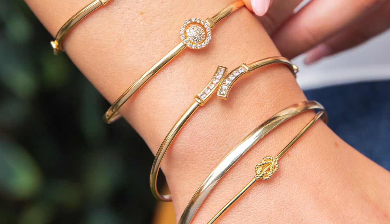 Wear Various Gold Bangles to Embrace Luxury