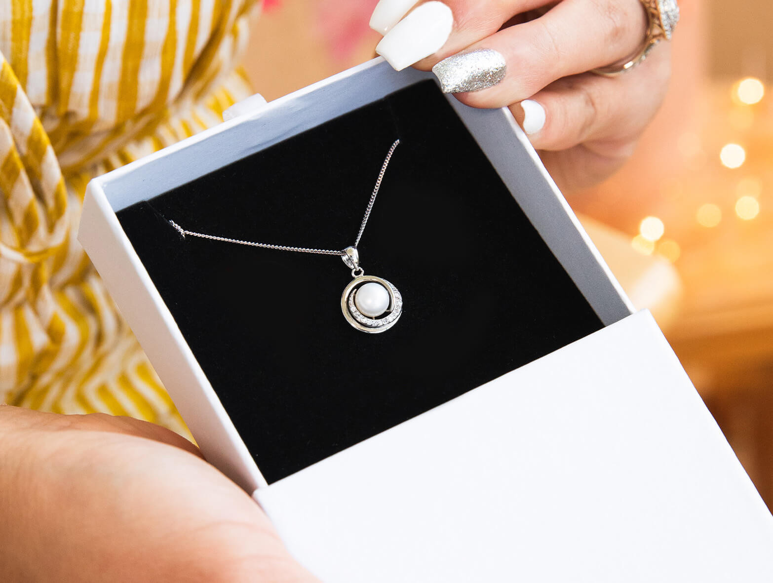 A Guide On How To Wear Pearls | Pearl Pendants