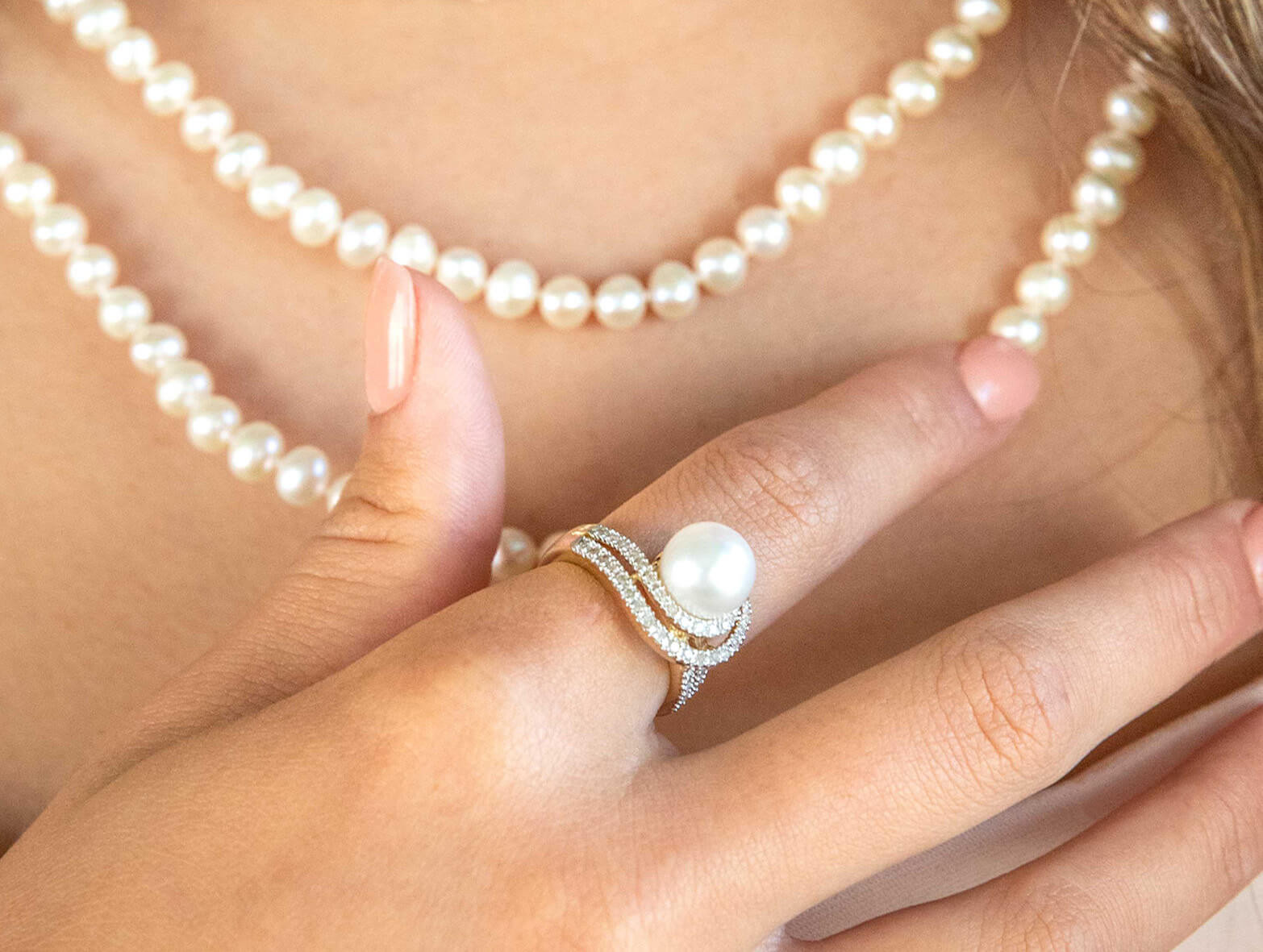 A Guide On How To Wear Pearls | Pearl Rings