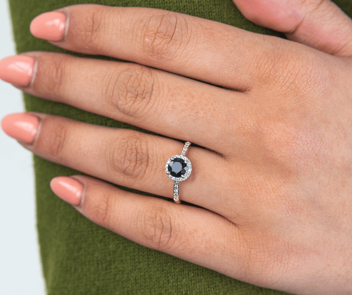 best Sapphire Engagement Rings: round cut ring