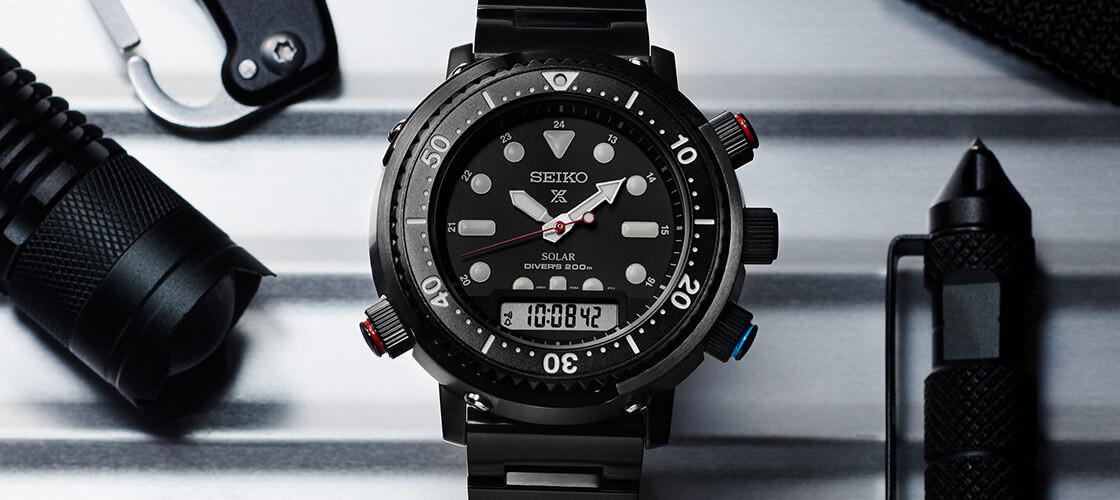 Seiko Hybrid Diver. Black limited edition SNJ037P with steel background.