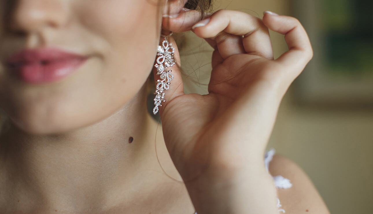 A Guide to Formal Event Jewellery: Diamond Drop Earrings