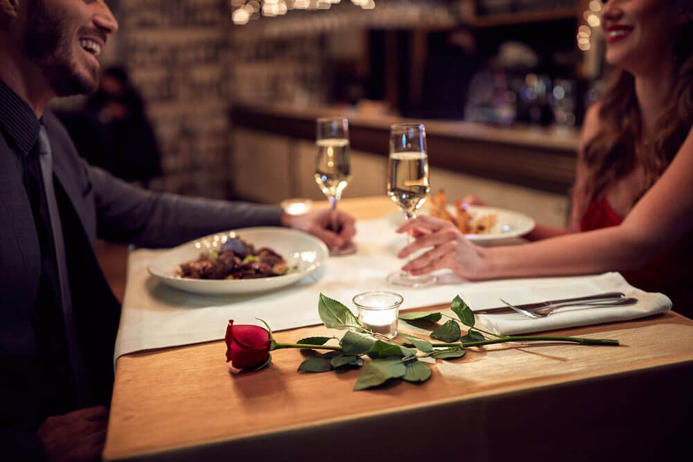 How To Give Your Girlfriend A Promise Ring: photo of a promise ring on a dinner date
